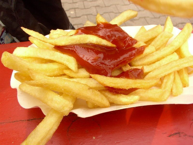 Pommes_Frites_Ketschup.jpg