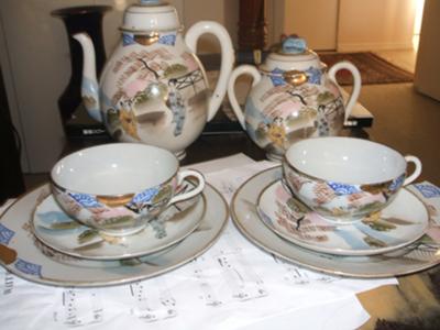 chinese-or-japanese-tea-set-21492366.jpg