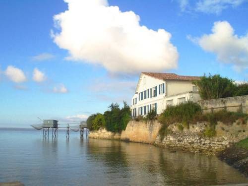 hotel-talmont-sur-gironde-la-vieille-maison-de-la-douane-1.jpg