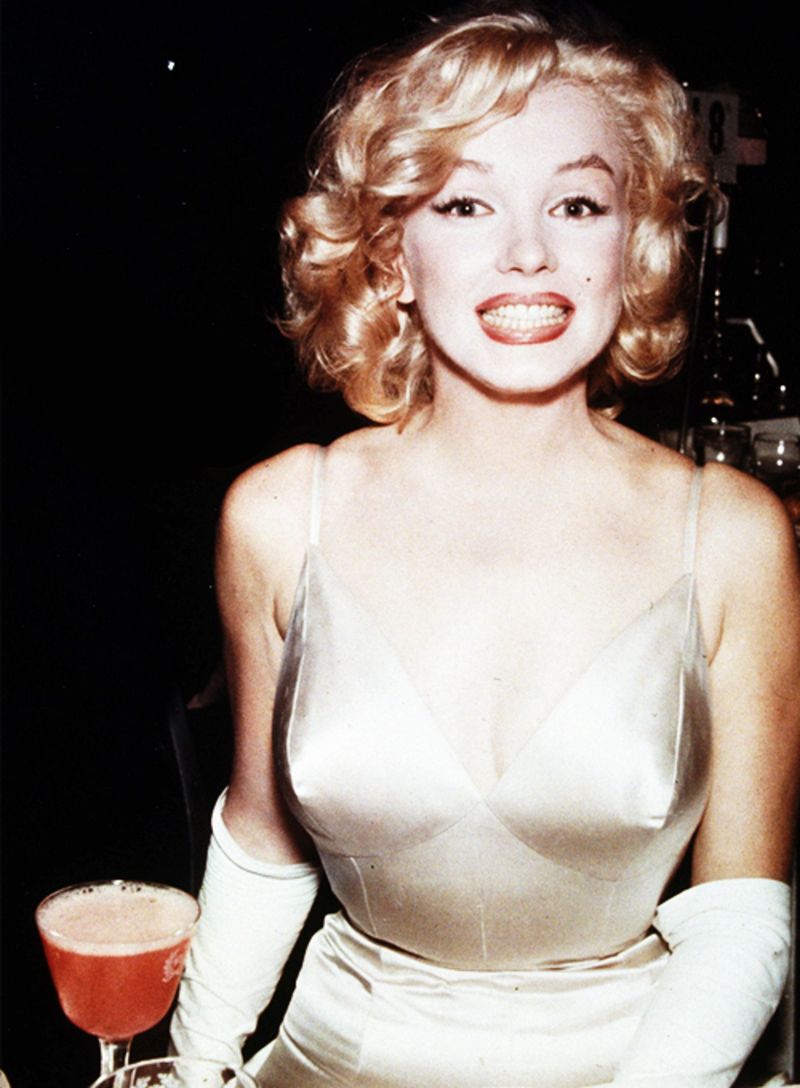 marilyne-843434354576576565865868585858.png